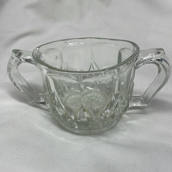 Vintage pressed glass sugar bowl - Picture 2 of 7